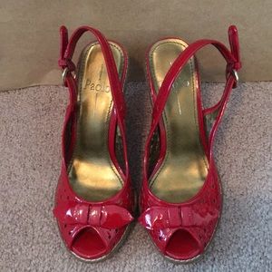 Patent red wedges